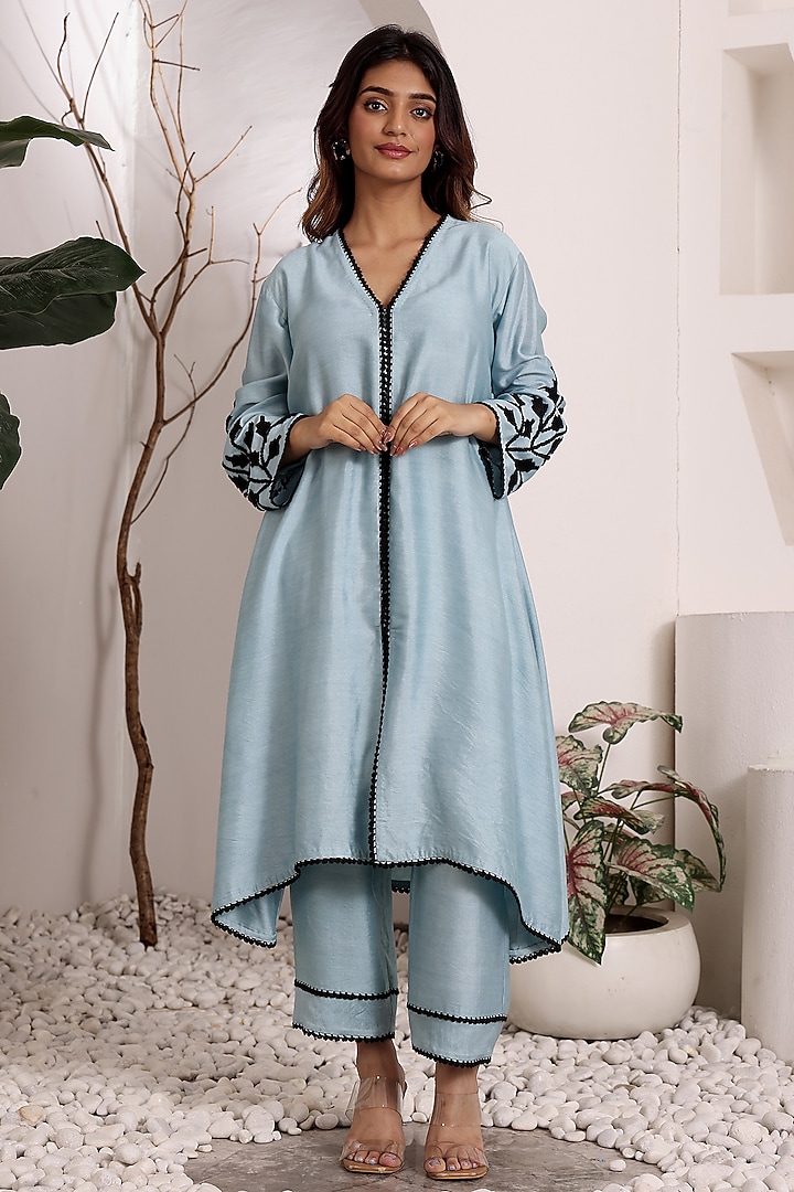 Blue Silk Chanderi Hand Embroidered Kurta Set by Sonali Methi at Pernia's Pop Up Shop