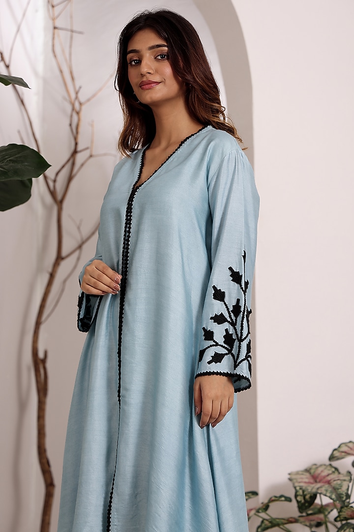 Blue Silk Chanderi Hand Embroidered Kurta Set by Sonali Methi at Pernia's Pop Up Shop
