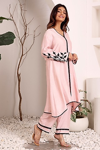 Pink Silk Chanderi Hand Embroidered Kurta Set by Sonali Methi