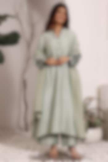 Grey Silk Chanderi Hand Embroidered Kurta Set by Sonali Methi at Pernia's Pop Up Shop