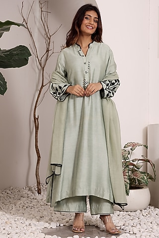 Grey Silk Chanderi Hand Embroidered Kurta Set by Sonali Methi