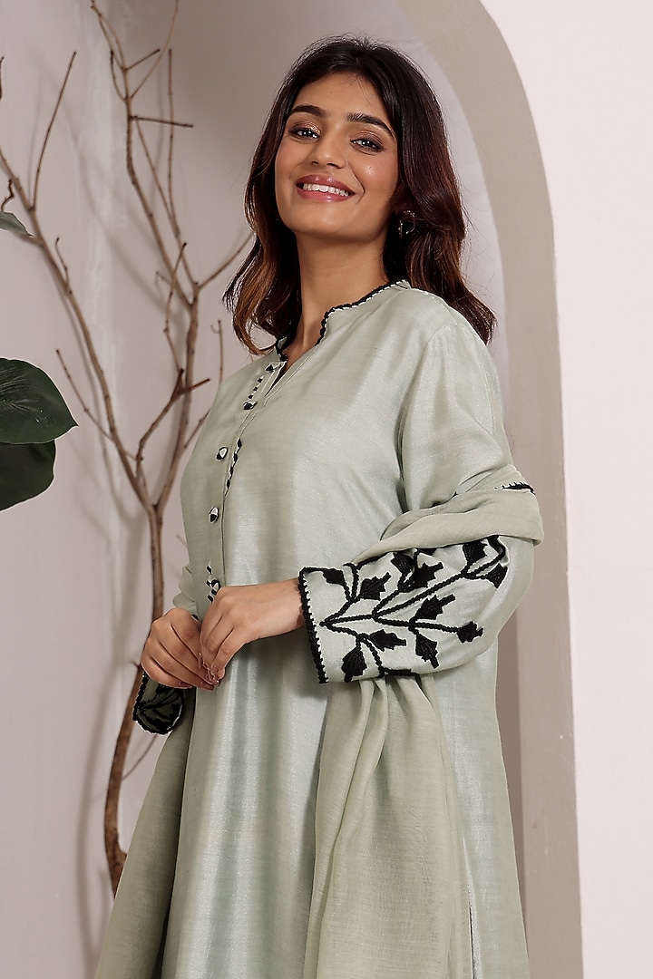 Grey Silk Chanderi Hand Embroidered Kurta Set by Sonali Methi at Pernia's Pop Up Shop