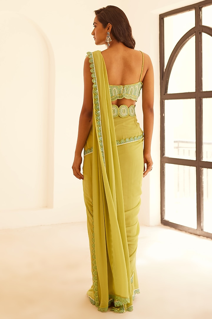 Green Georgette & Organza Embroidered Pre-Draped Wedding Saree Set by SONAL PASRIJA at Pernia's Pop Up Shop