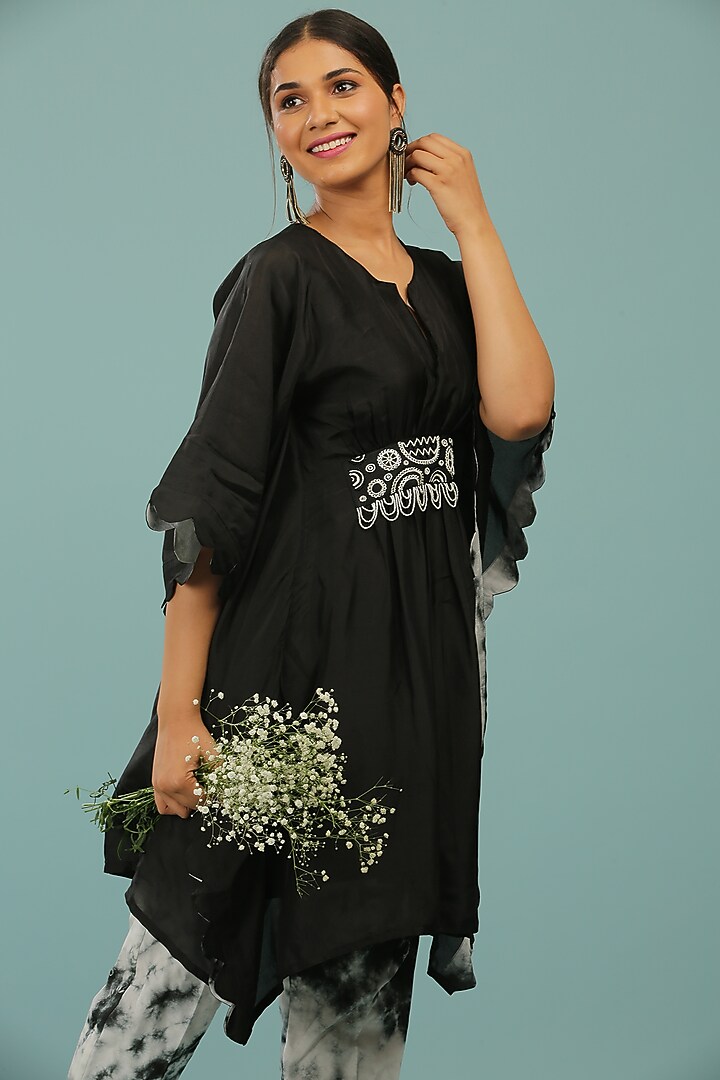 Black Embellished Kaftan Set by SONAL PASRIJA at Pernia's Pop Up Shop