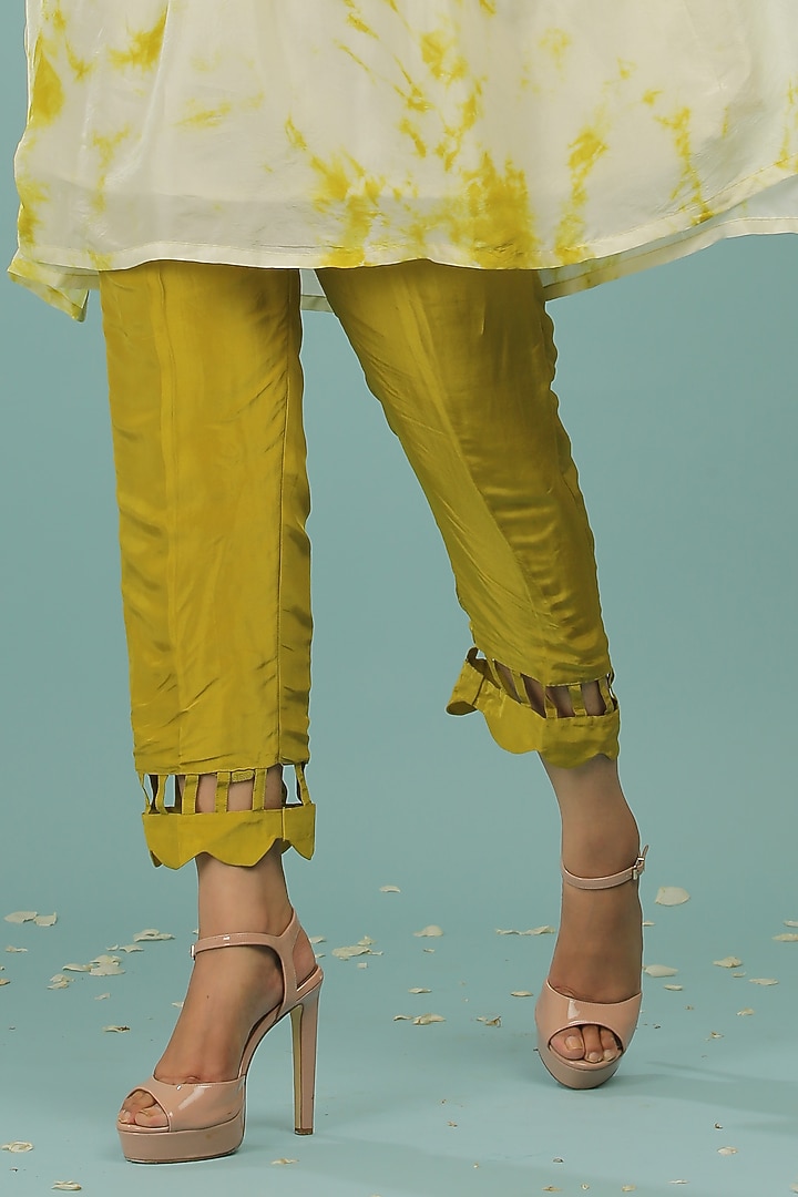 Ivory & Lime Tie-Dyed Kaftan Set by SONAL PASRIJA at Pernia's Pop Up Shop