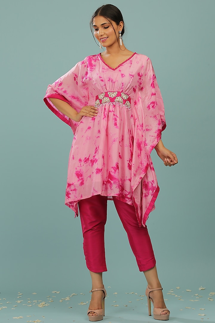 Light Pink & Fuchsia Tie-Dyed Kaftan Set by SONAL PASRIJA