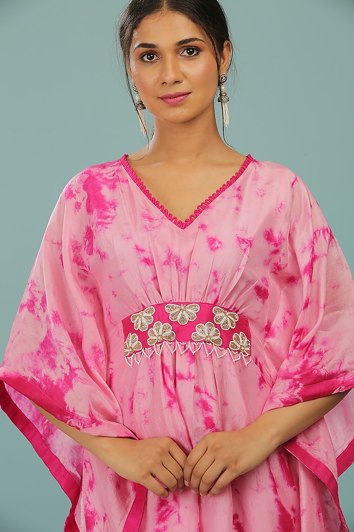 Light Pink & Fuchsia Tie-Dyed Kaftan Set by SONAL PASRIJA at Pernia's Pop Up Shop