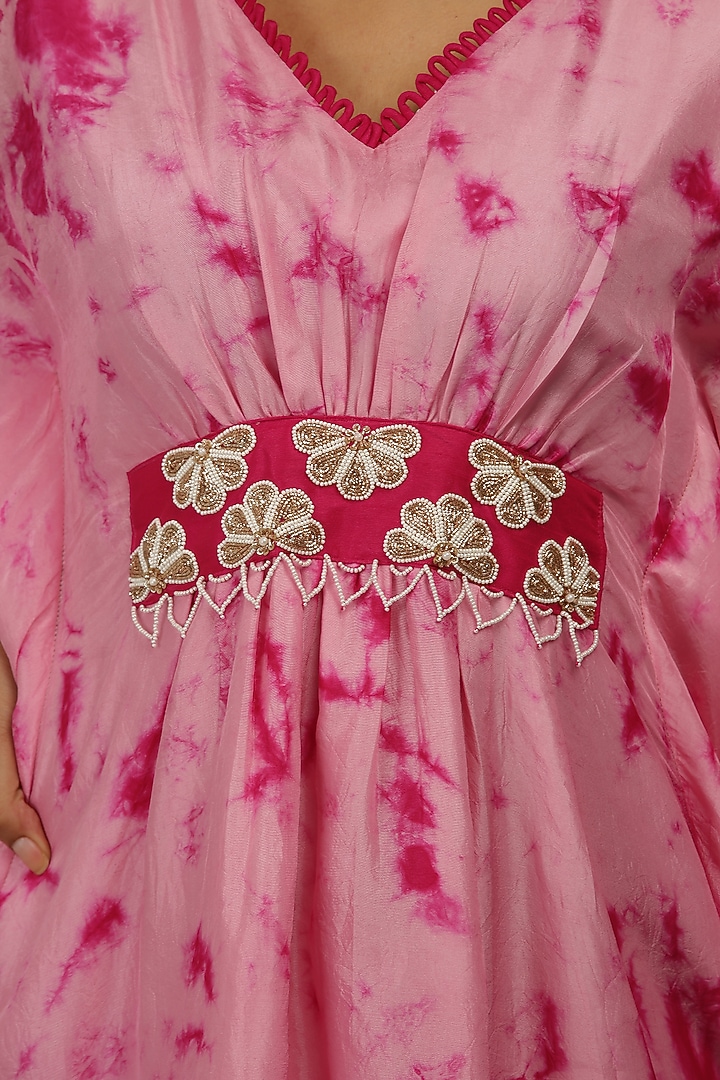 Light Pink & Fuchsia Tie-Dyed Kaftan Set by SONAL PASRIJA at Pernia's Pop Up Shop