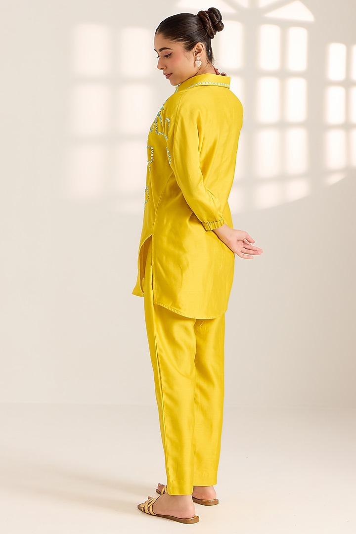 Yellow Chanderi Embroidered Co-Ord Set by Sonal Pasrija at Pernia's Pop Up Shop