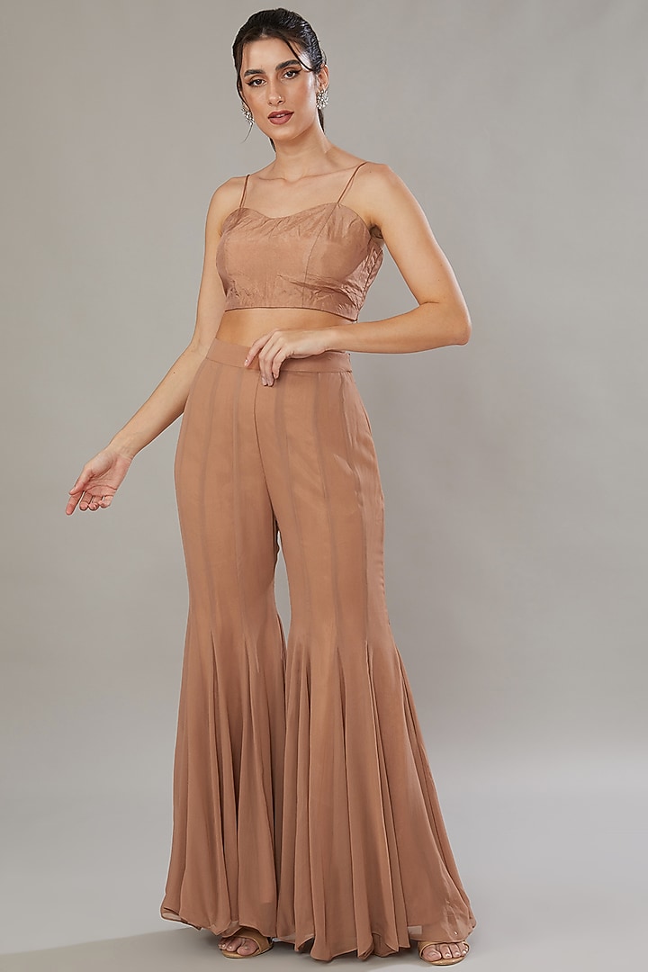 Beige Organza Embroidered Cape Set by SONAL PASRIJA at Pernia's Pop Up Shop