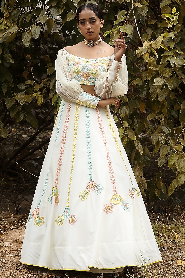 Ivory Embroidered Wedding Lehenga Set by SONAL PASRIJA at Pernia's Pop Up Shop