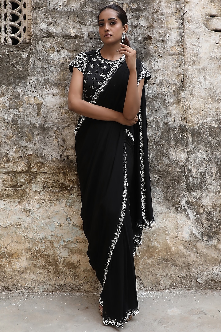 Black Georgette Draped Saree Set by SONAL PASRIJA