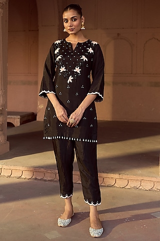 Black Silk Hand Embroidered Kurta Set by SONAL PASRIJA