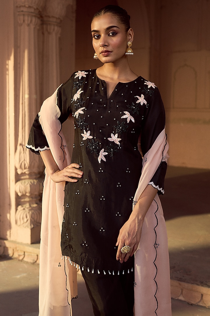 Black Silk Hand Embroidered Kurta Set by SONAL PASRIJA at Pernia's Pop Up Shop