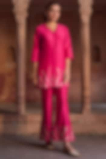 Fuchsia Pink Chanderi Embroidered Kurta Set by SONAL PASRIJA at Pernia's Pop Up Shop