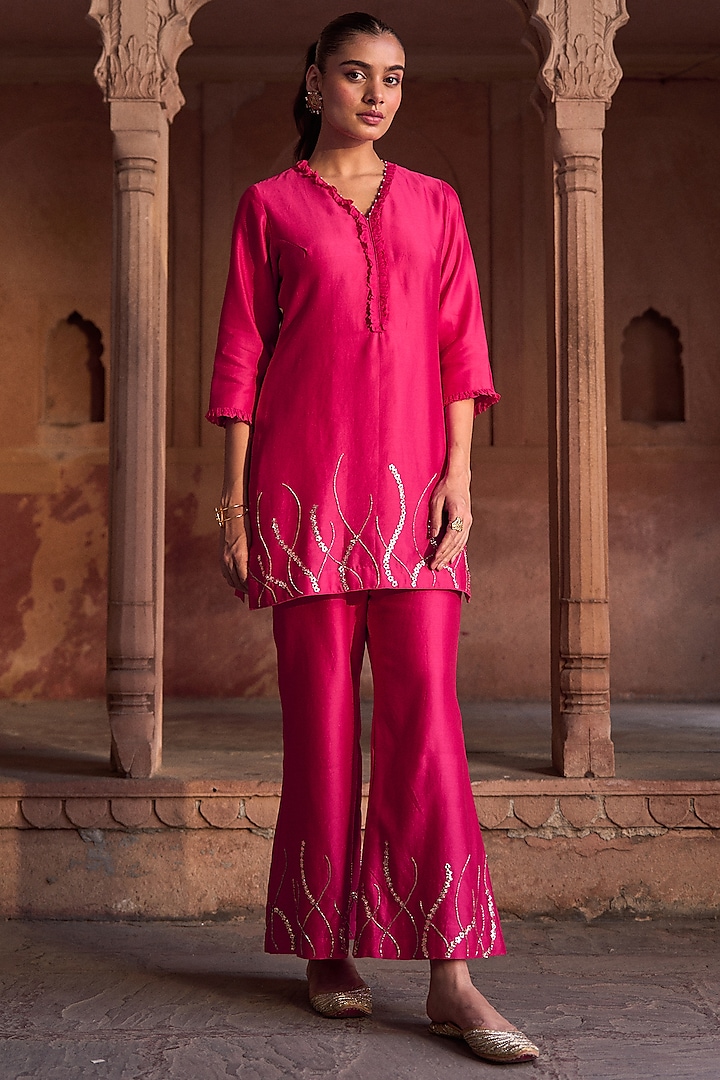 Fuchsia Pink Chanderi Embroidered Kurta Set by SONAL PASRIJA at Pernia's Pop Up Shop