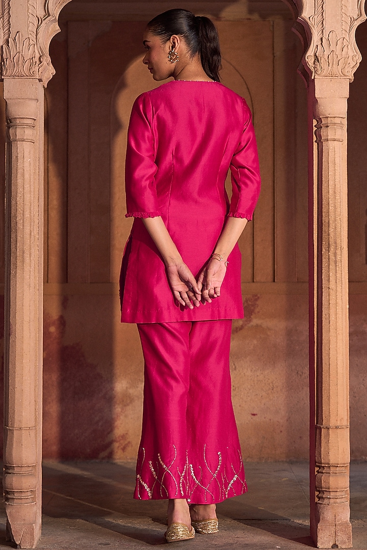 Fuchsia Pink Chanderi Embroidered Kurta Set by SONAL PASRIJA at Pernia's Pop Up Shop