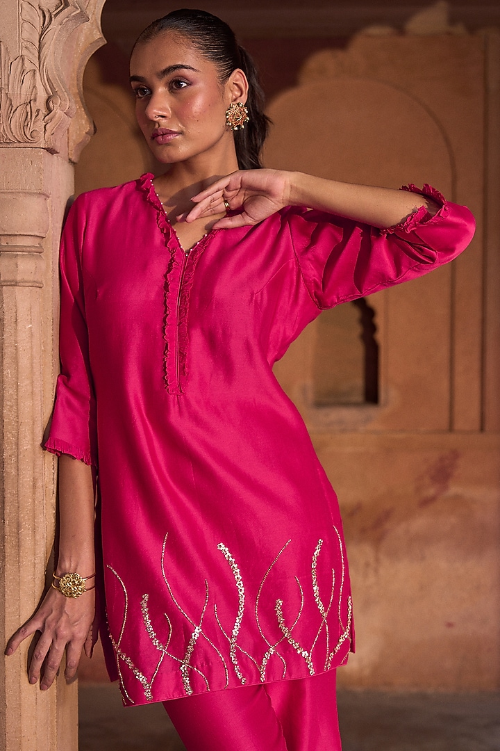 Fuchsia Pink Chanderi Embroidered Kurta Set by SONAL PASRIJA at Pernia's Pop Up Shop