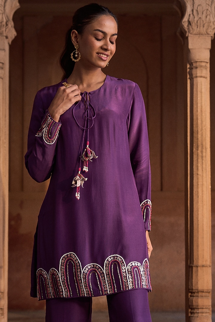 Purple Silk Hand Embroidered Kurta Set by SONAL PASRIJA at Pernia's Pop Up Shop
