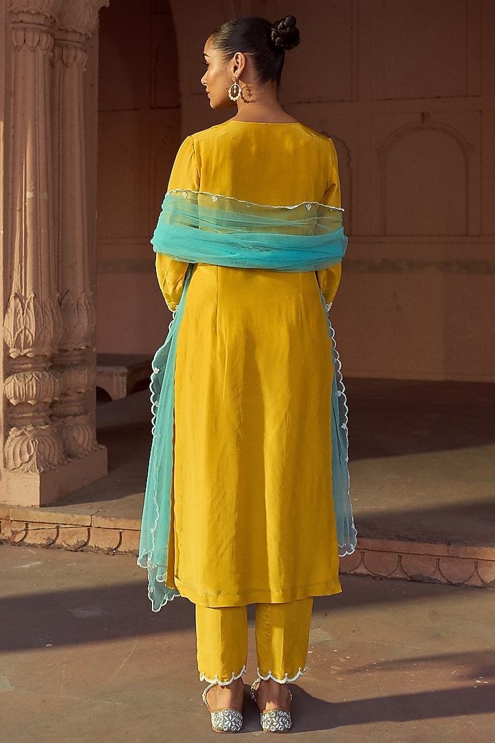 Yellow Silk Hand Embellished Kurta Set by SONAL PASRIJA at Pernia's Pop Up Shop