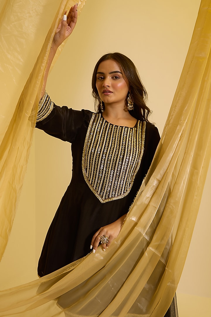 Black Silk Hand Embroidered Kalidar Kurta Set by SONAL PASRIJA at Pernia's Pop Up Shop