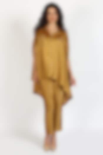 Ochre Silk Chanderi Hand Embroidered Co-Ord Set by Sonal Singh at Pernia's Pop Up Shop