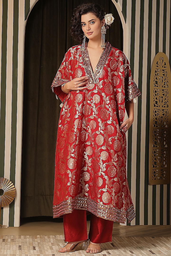 Tomato Red Banarasi Resham Embellished Kurta Set by Soniya G at Pernia's Pop Up Shop