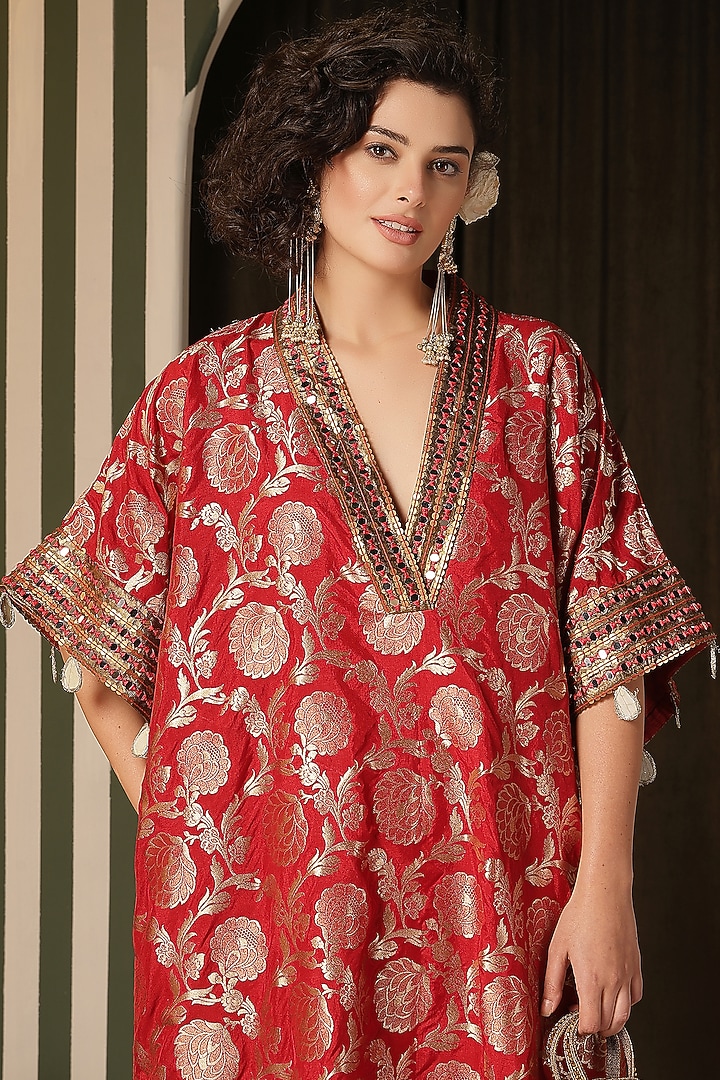 Tomato Red Banarasi Resham Embellished Kurta Set by Soniya G at Pernia's Pop Up Shop