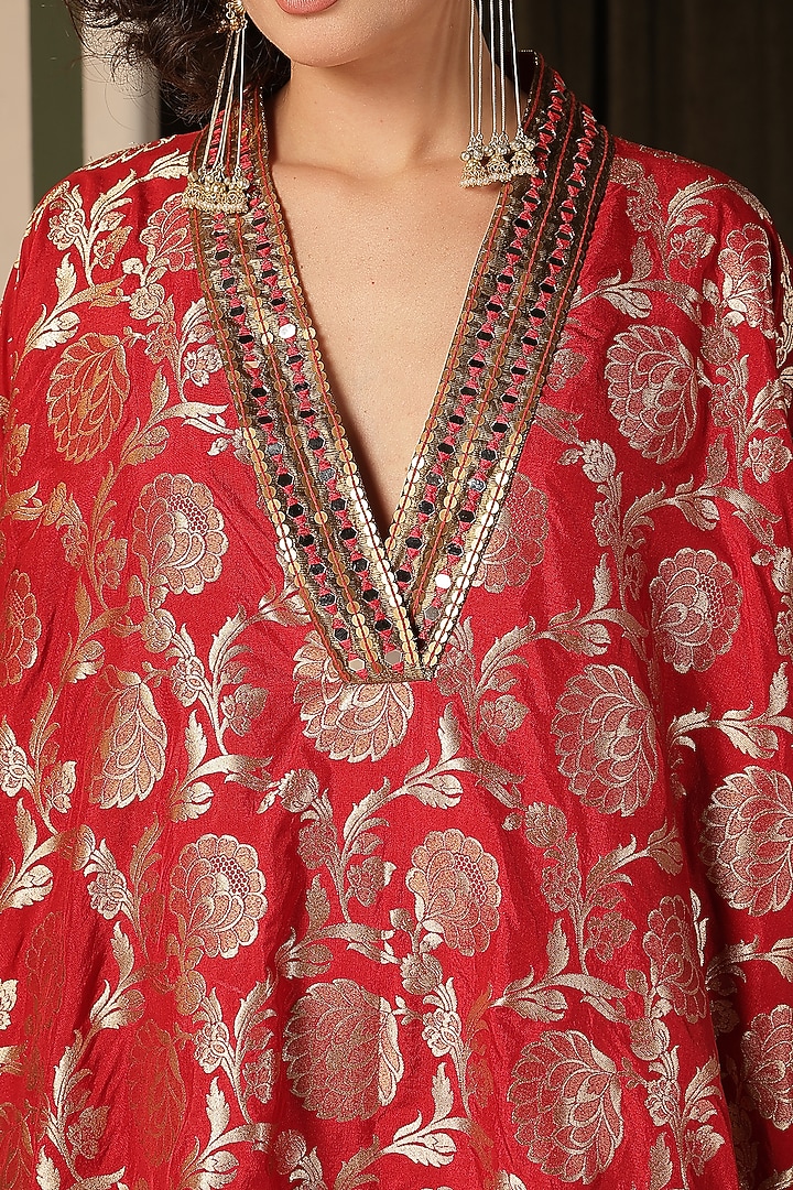 Tomato Red Banarasi Resham Embellished Kurta Set by Soniya G at Pernia's Pop Up Shop