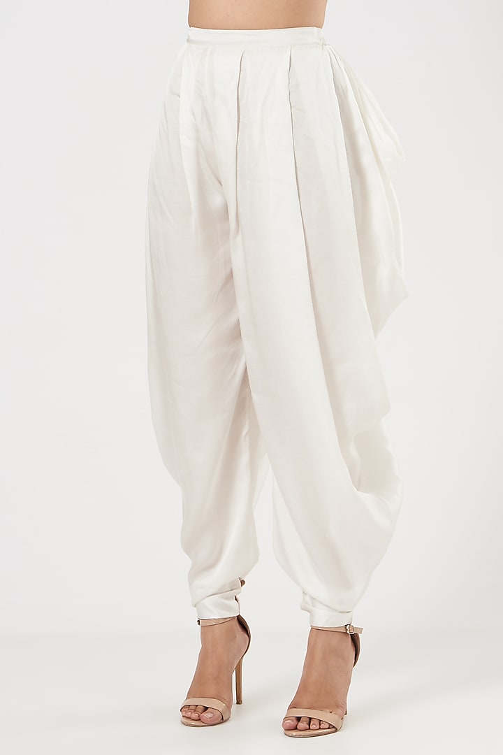 Off-White Georgette Lucknowi Kurta Set by Soniya G at Pernia's Pop Up Shop
