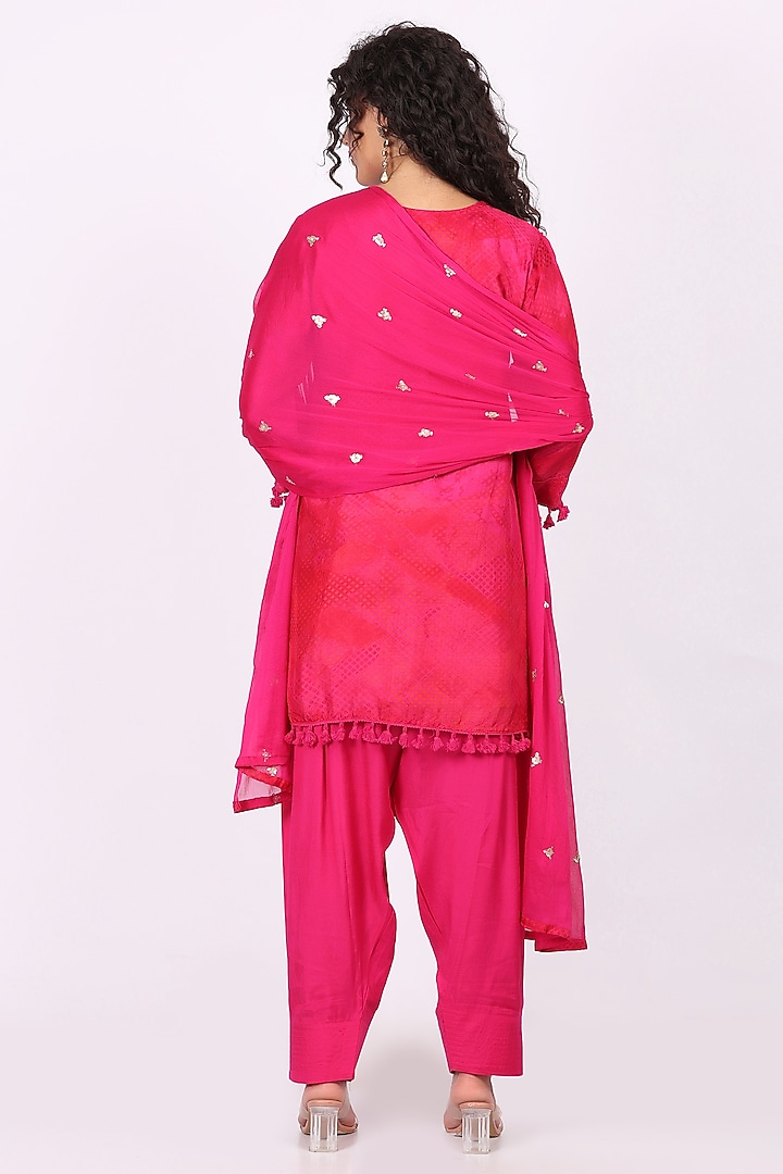 Magenta Cotton Crepe Zari Embellished Kurta Set by Soniya G at Pernia's Pop Up Shop