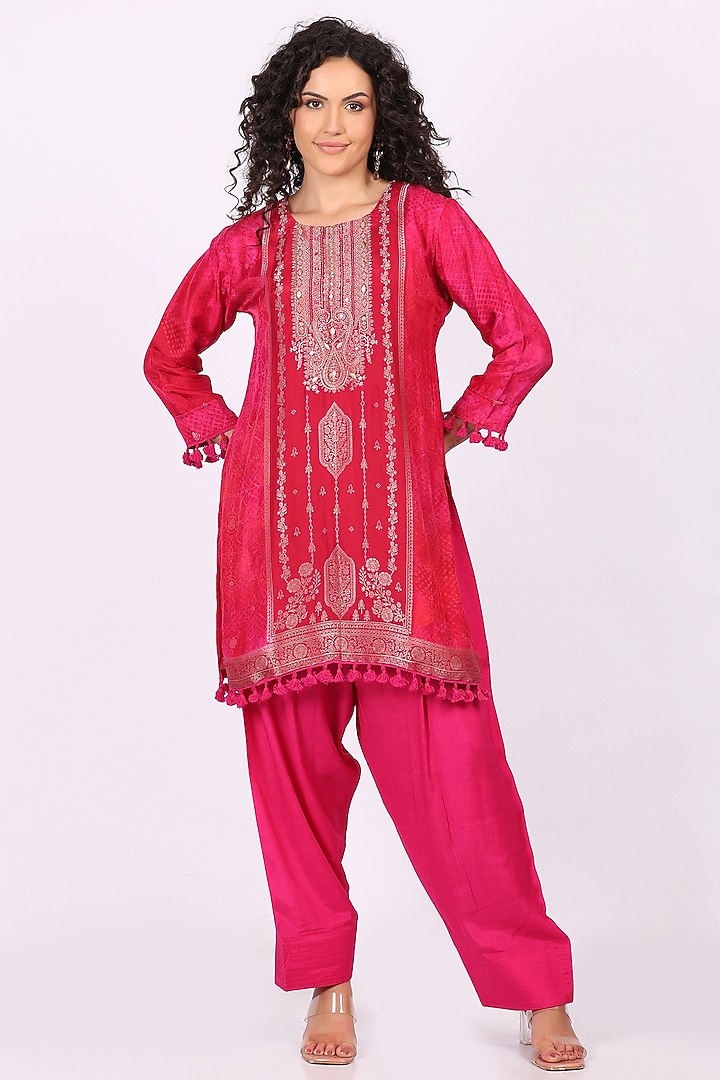 Magenta Cotton Crepe Zari Embellished Kurta Set by Soniya G at Pernia's Pop Up Shop