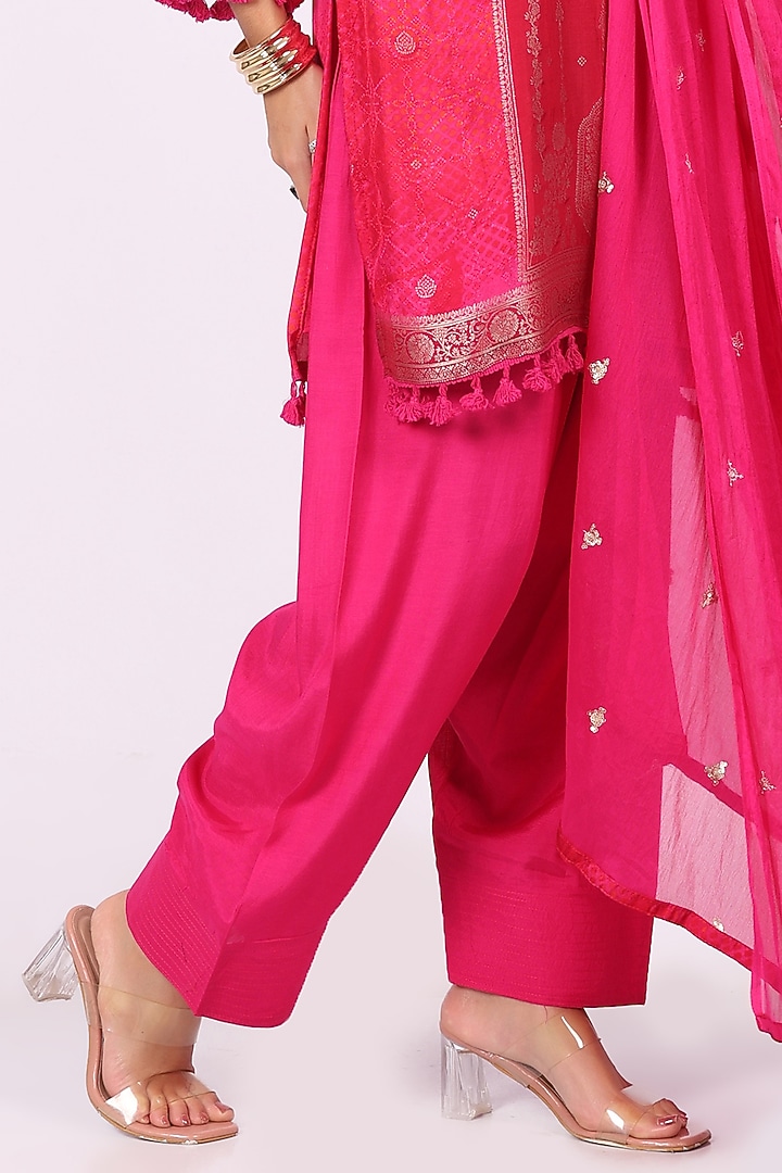 Magenta Cotton Crepe Zari Embellished Kurta Set by Soniya G at Pernia's Pop Up Shop