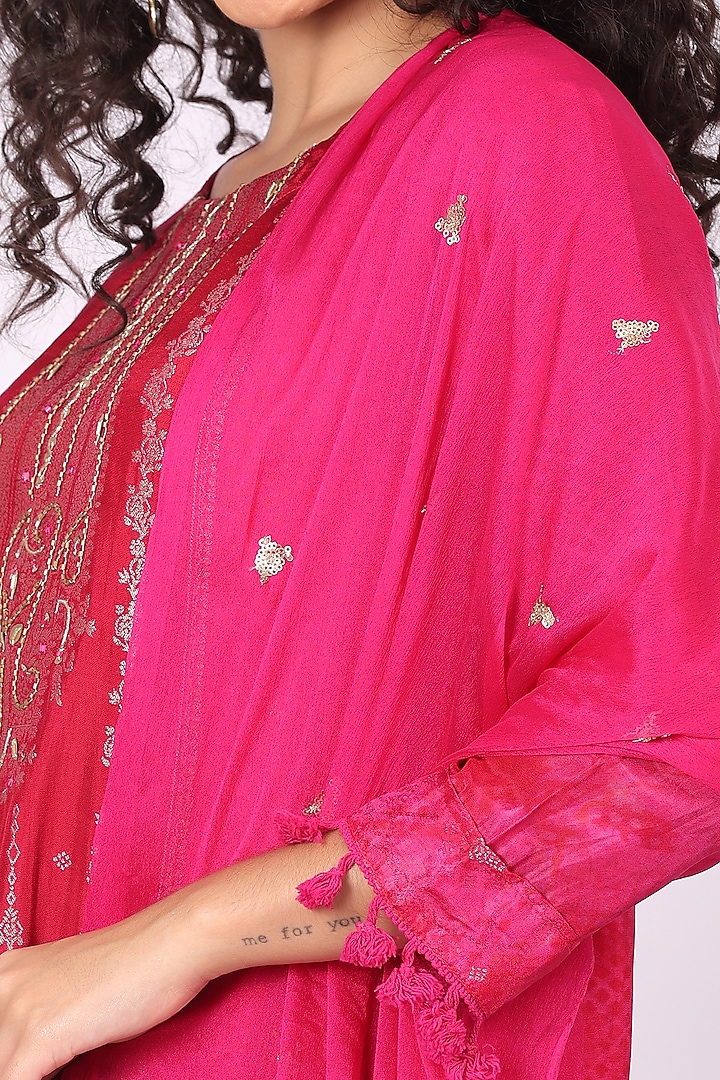 Magenta Cotton Crepe Zari Embellished Kurta Set by Soniya G at Pernia's Pop Up Shop