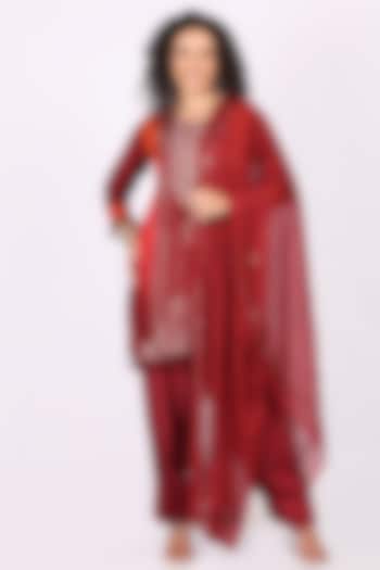 Red Cotton Crepe Zari Embellished Kurta Set by Soniya G at Pernia's Pop Up Shop