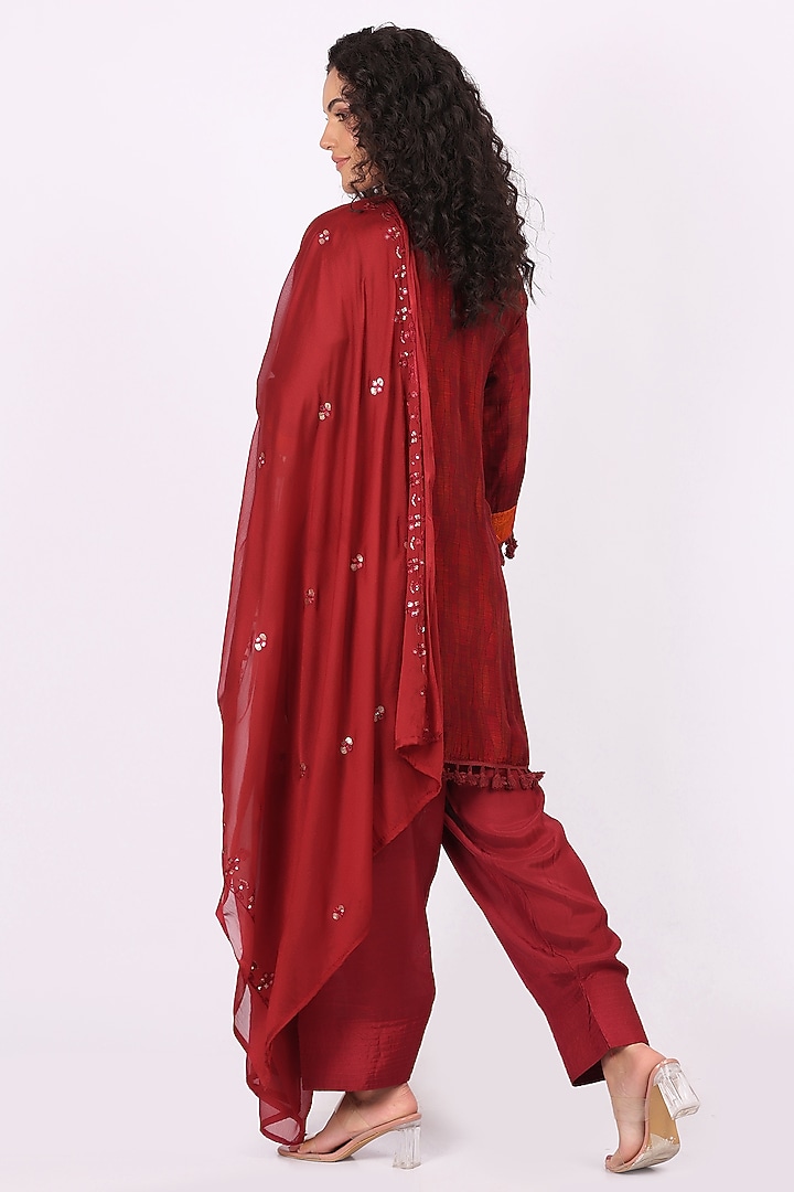 Red Cotton Crepe Zari Embellished Kurta Set by Soniya G at Pernia's Pop Up Shop