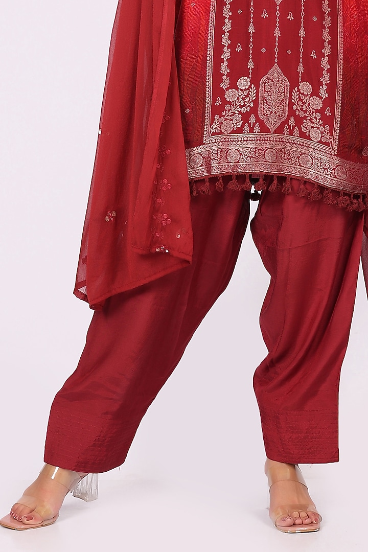 Red Cotton Crepe Zari Embellished Kurta Set by Soniya G at Pernia's Pop Up Shop