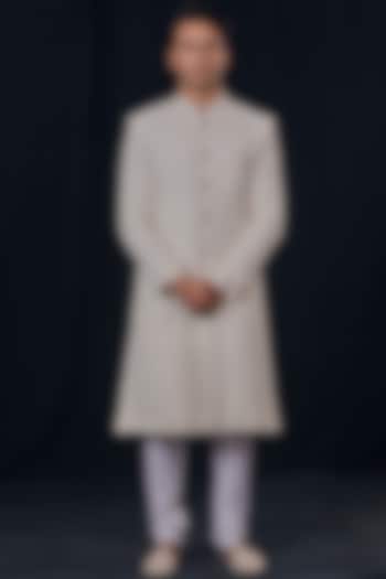 Off White Lucknowi Sherwani Set With Jutti For Boys by Soniya G KIDS at Pernia's Pop Up Shop