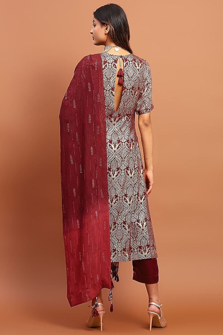 Maroon Cotton Blend Foil Printed Kurta Set by Soniya G at Pernia's Pop Up Shop