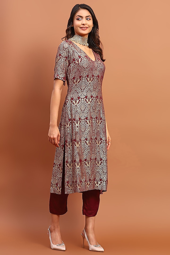 Maroon Cotton Blend Foil Printed Kurta Set by Soniya G at Pernia's Pop Up Shop
