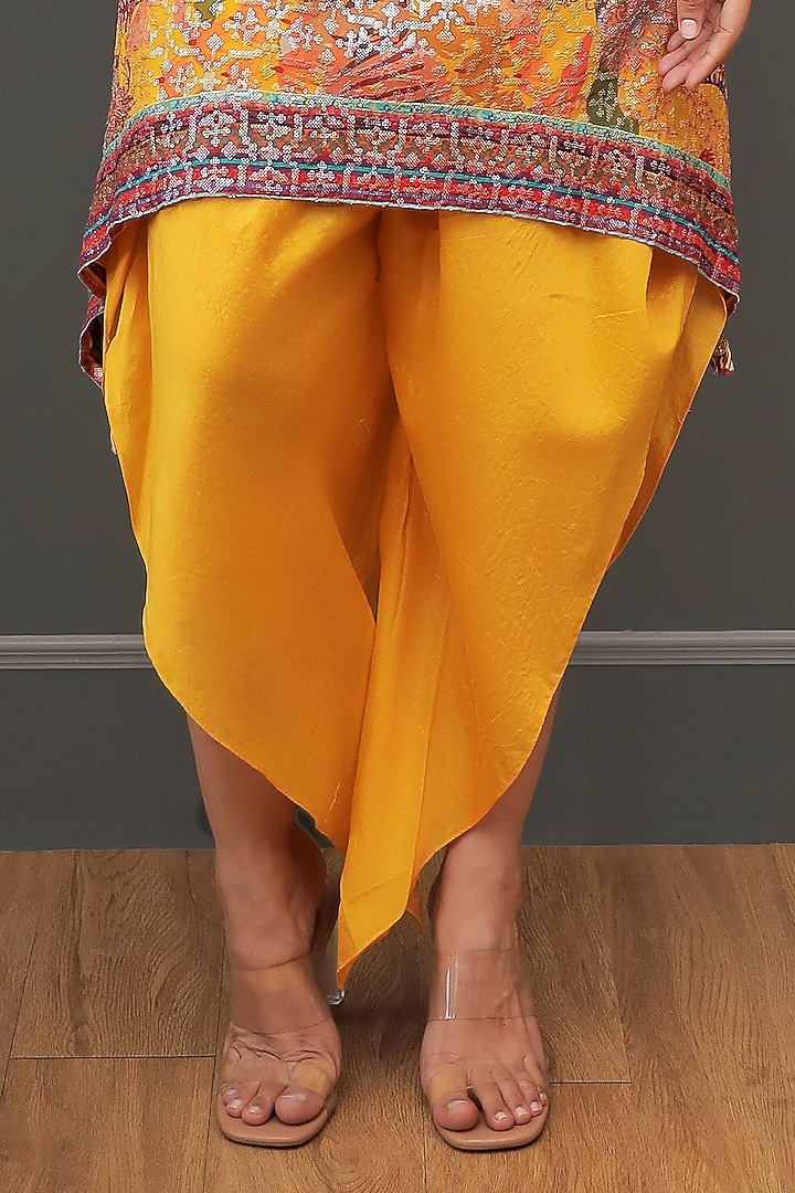 Yellow Georgette Sequins Printed & Embellished Kurta Set by Soniya G at Pernia's Pop Up Shop