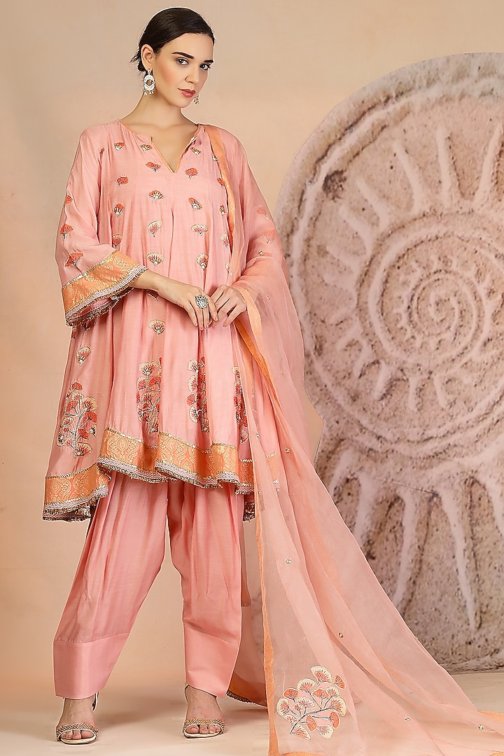 Powder Pink Muslin Silk Patchwork Kurta Set by Soniya G at Pernia's Pop Up Shop