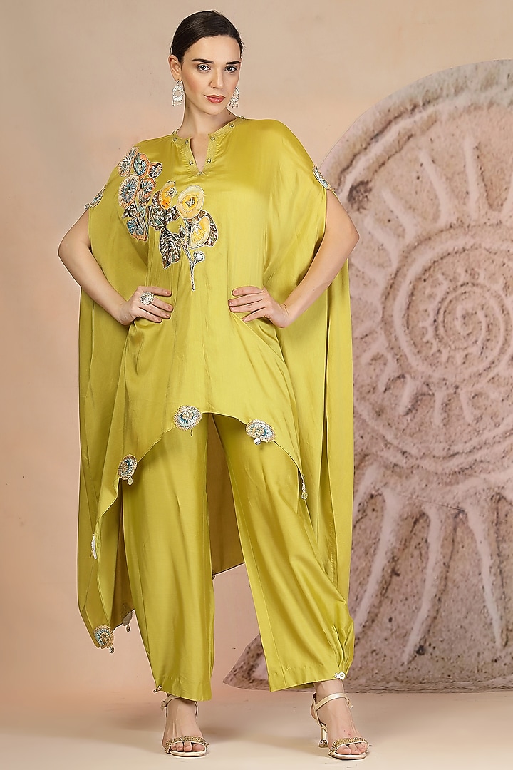Lime Green Muslin Silk Embroidered Kurta Set by Soniya G at Pernia's Pop Up Shop