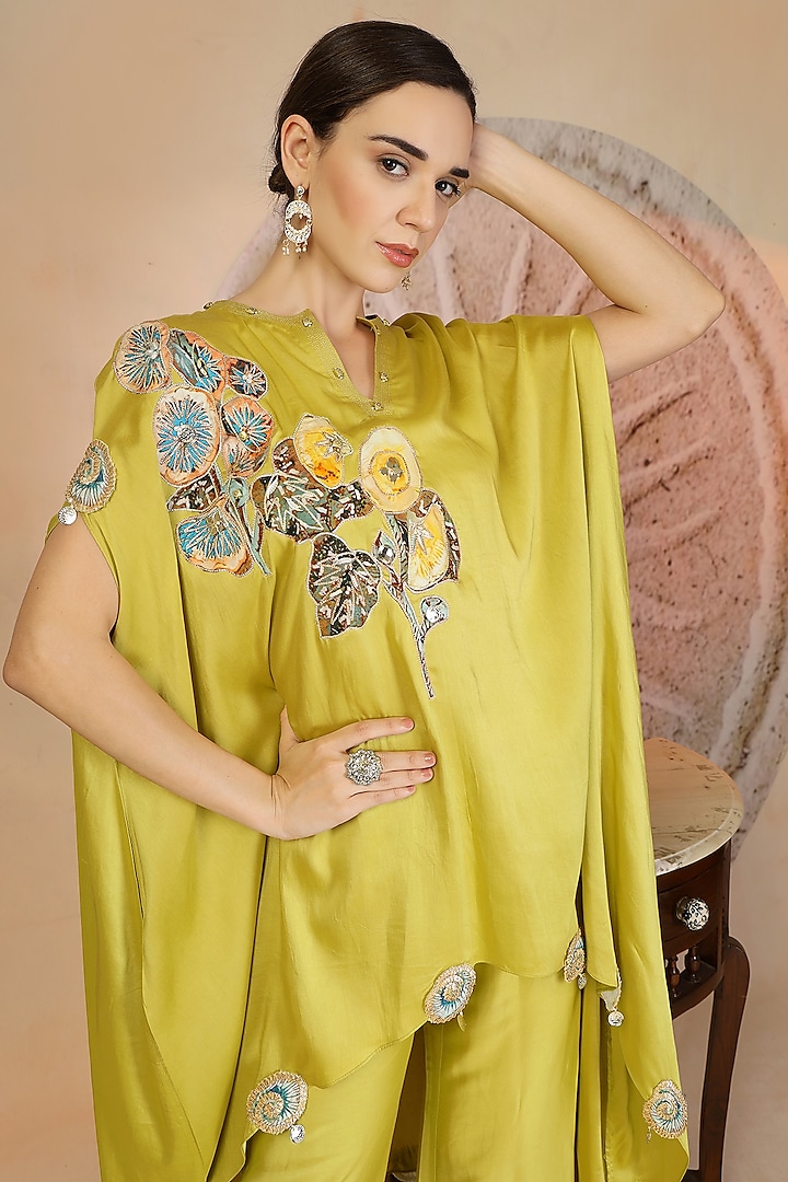 Lime Green Muslin Silk Embroidered Kurta Set by Soniya G at Pernia's Pop Up Shop