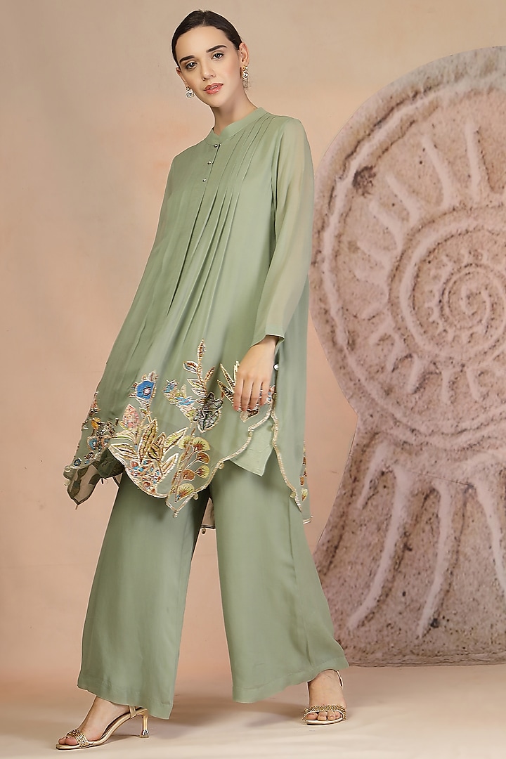 Pista Green Muslin Silk Embroidered Kurta Set by Soniya G at Pernia's Pop Up Shop