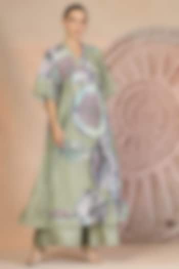 Pista Green Muslin Silk Embroidered Kurta Set by Soniya G at Pernia's Pop Up Shop