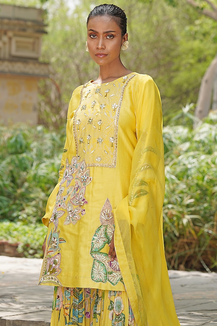 Yellow Raw Silk Printed & Embroidered Kurta Set by Soniya G at Pernia's Pop Up Shop