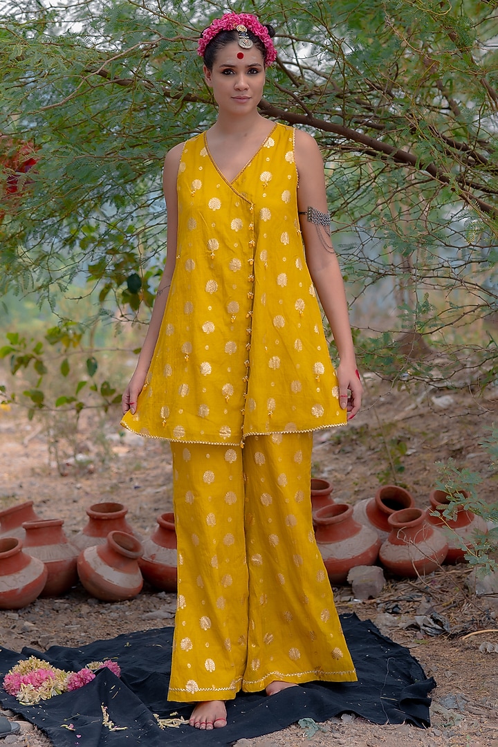 Yellow Banarasi Silk Bandhani Co-Ord Set by Soniya G at Pernia's Pop Up Shop