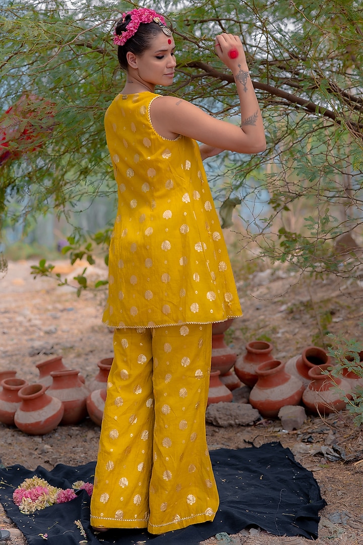 Yellow Banarasi Silk Bandhani Co-Ord Set by Soniya G at Pernia's Pop Up Shop