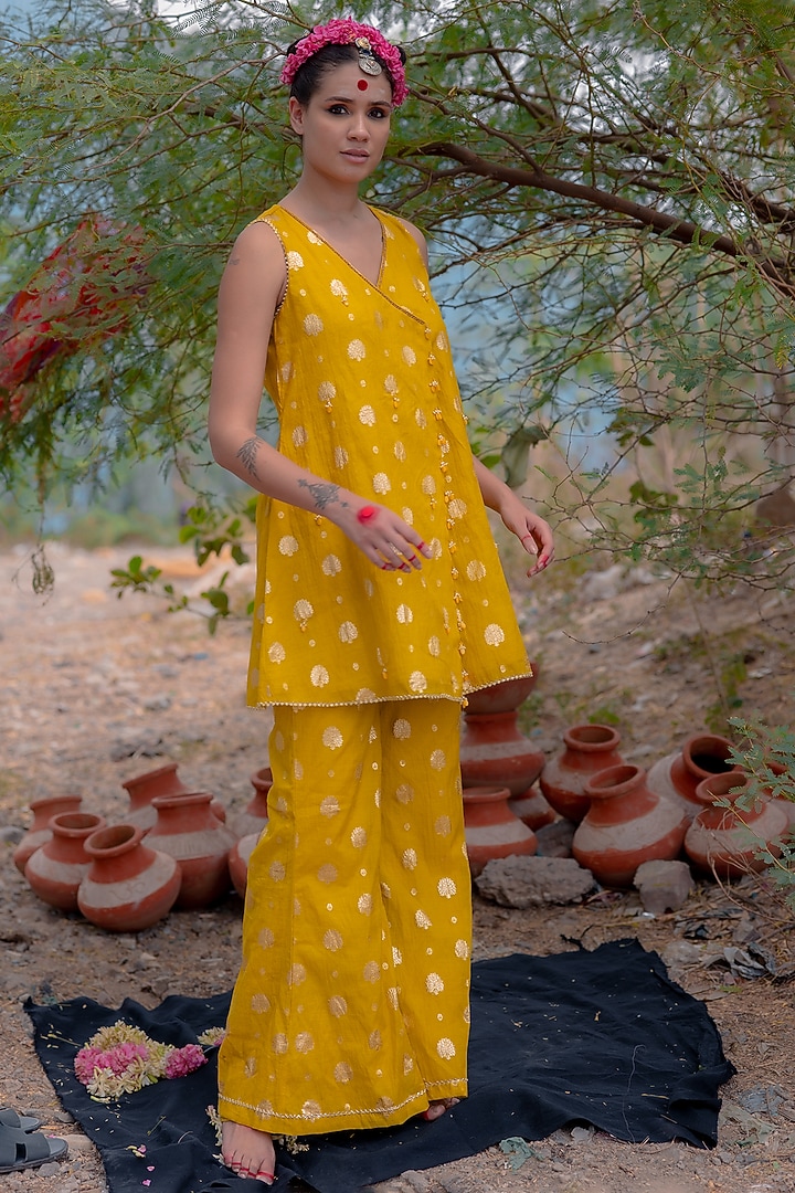 Yellow Banarasi Silk Bandhani Co-Ord Set by Soniya G at Pernia's Pop Up Shop